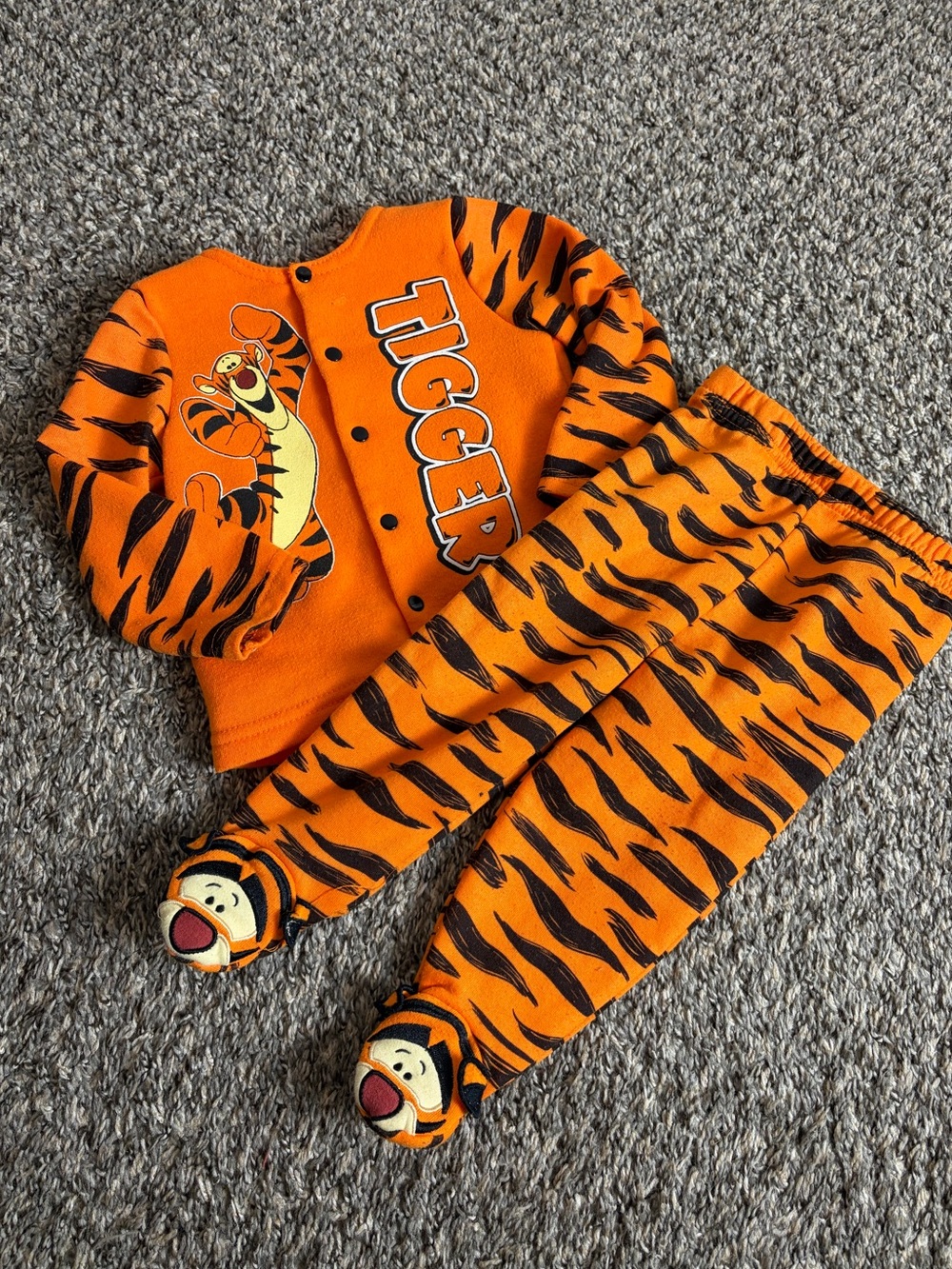 Disney tigger outfit 2 piece 6-9 mo